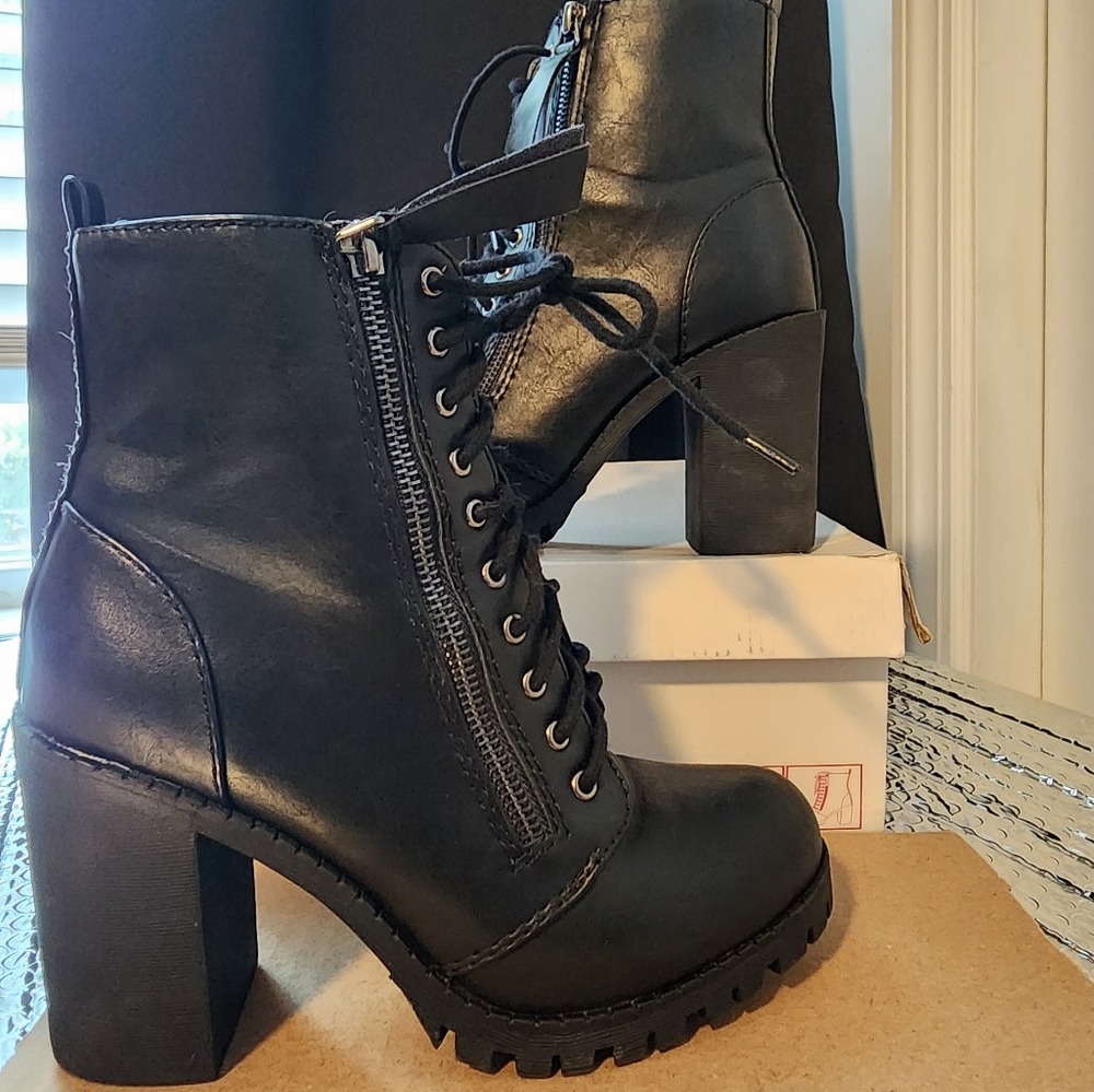 Soda Black Lace-Up Ankle Boots